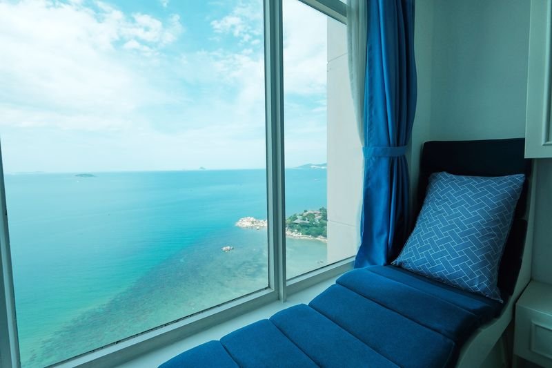 Villa bedroom nook with sea-view window seat