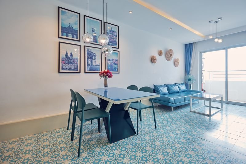 Living room opening to a furnished balcony with daylight
